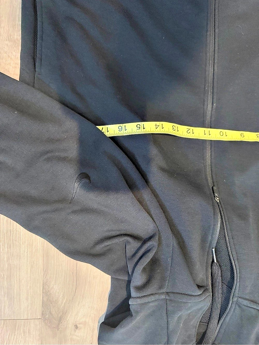 Nike women’s Black Dri-FIT Hooded Jacket - Picture 5 of 7
